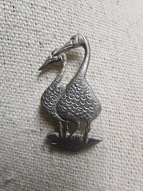 Kirk Stieff 1987 Pewter Lapel Pin Artist P.Buckley Moss VINTAGE